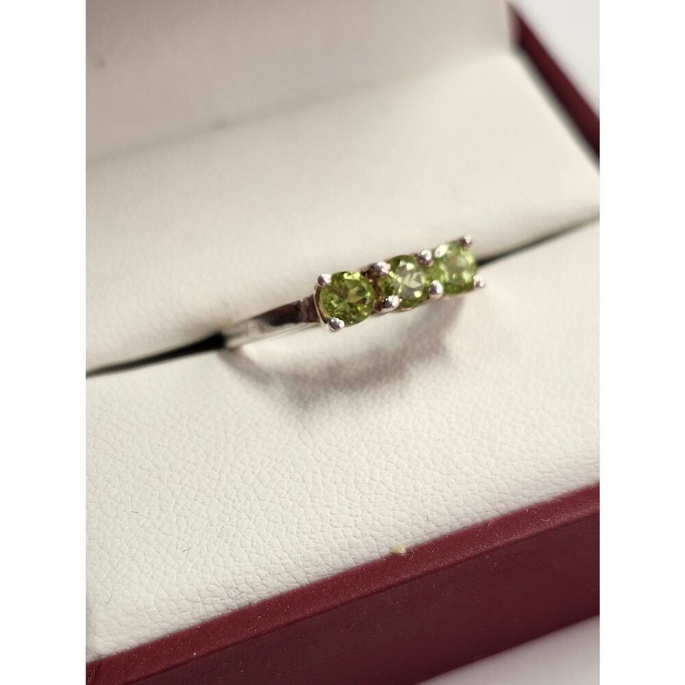 Sterling Silver Peridot Three-Stone Ring - Green Size 7